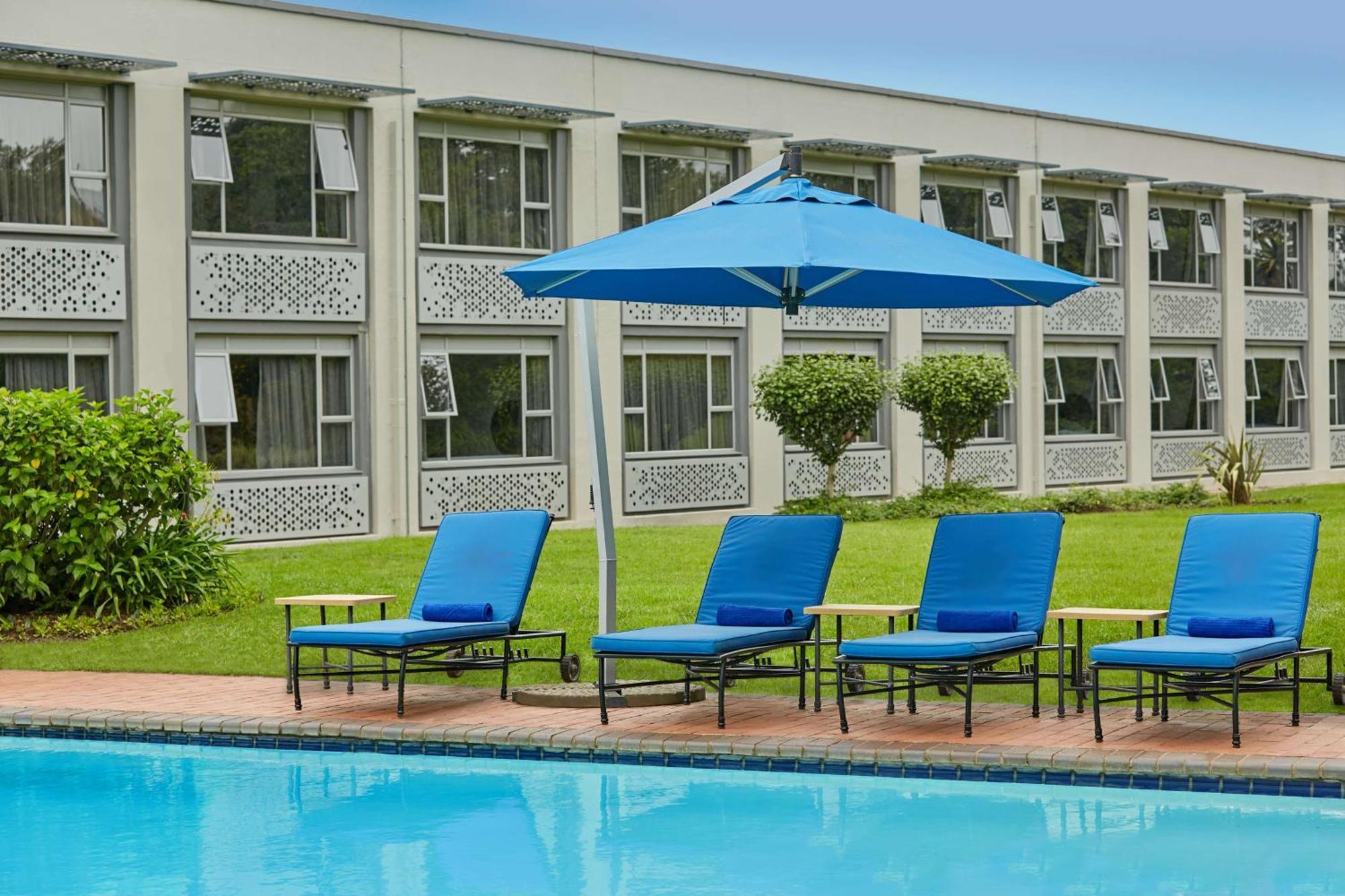 Garden Court Мтхатха Екстериор снимка